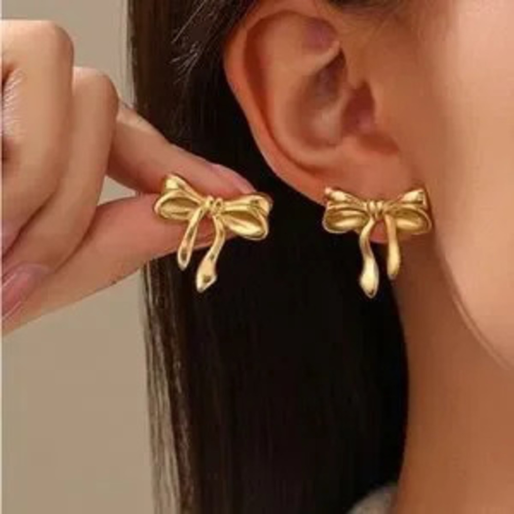 18K Bow Stud Earrings (2012)